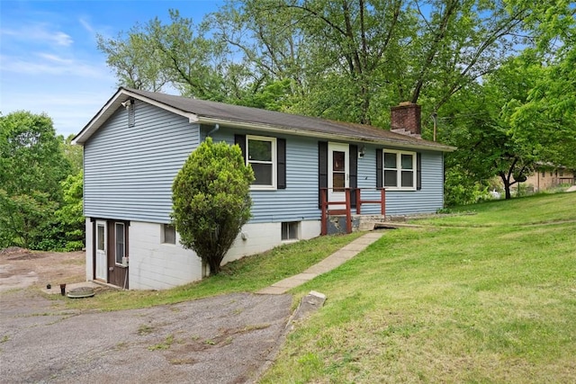 724 Camp Meeting Rd, Bell Acres, PA 15143 - single story home with a chimney and a front yard