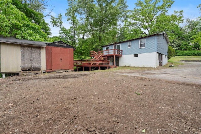 724 Camp Meeting Rd, Bell Acres, PA 15143 - back of house featuring a shed, a wooden deck, and view of wooded area