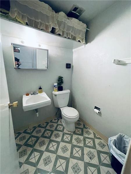 471 Lincoln Ave, Bellevue, PA 15202 - bathroom with toilet, a sink, and tile patterned flooring