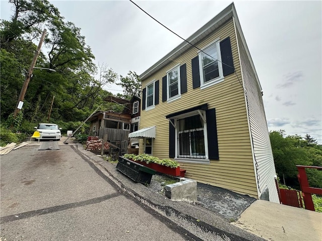 26 Gazzam St, E Pittsburgh, PA 15213 - view of home's exterior