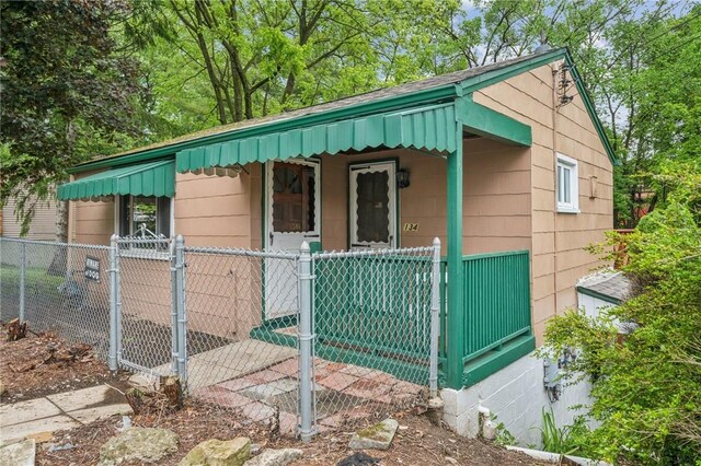 134 Hamilton Dr, Penn Hills, PA 15235 - view of outdoor structure with a gate, a fenced front yard, and covered porch
