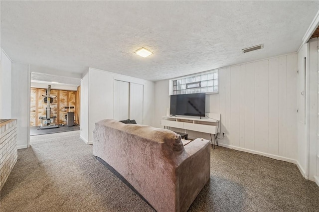 3003 Jersey St, Mckeesport, PA 15132 - carpeted living area with a textured ceiling and baseboards