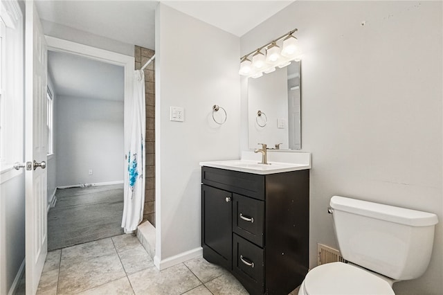 7965 Remington Dr, Mccandless, PA 15237 - full bath featuring vanity, toilet, a shower with shower curtain, and baseboards