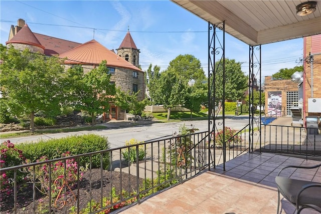 5150 Friendship Ave, Friendship Park, PA 15224 - view of covered porch