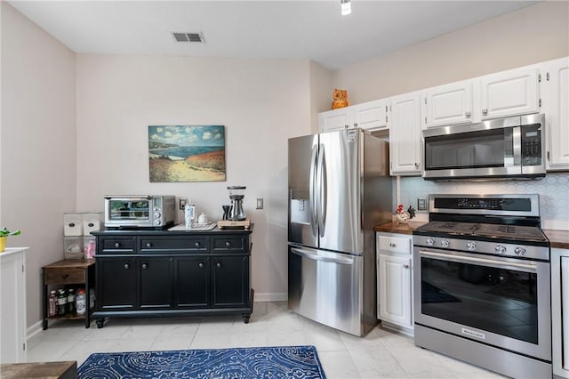 832 Eagle Pointe Dr, Cecil, PA 15317 - kitchen featuring stainless steel appliances, white cabinetry, decorative backsplash, and baseboards