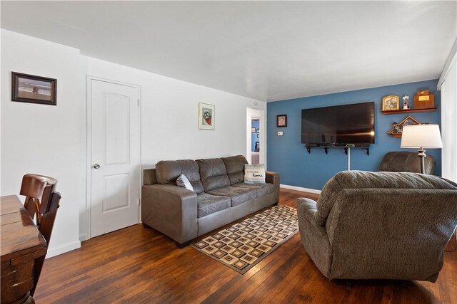 260 Bluemont Dr, West Mifflin, PA 15122 - living area with wood finished floors and baseboards