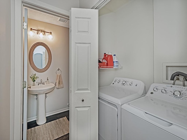 104 Rylie Dr, Jackson Twp But, PA 16037 - laundry area featuring washer and clothes dryer and baseboards