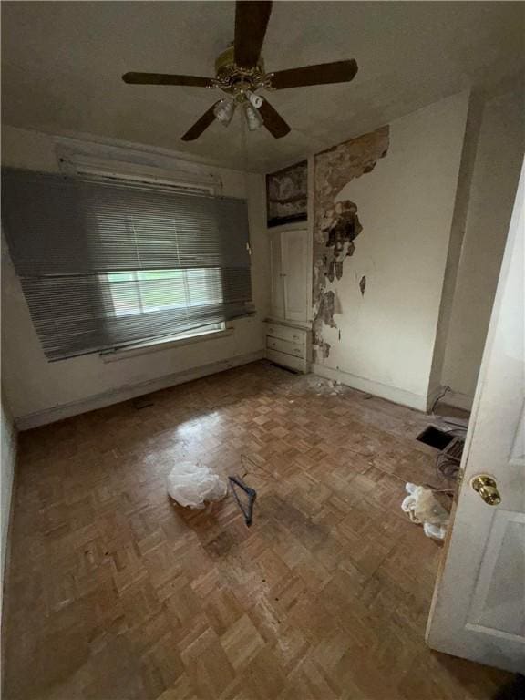 810 N Lang Ave, Homewood-Brushton, PA 15208 - unfurnished room with a ceiling fan and baseboards