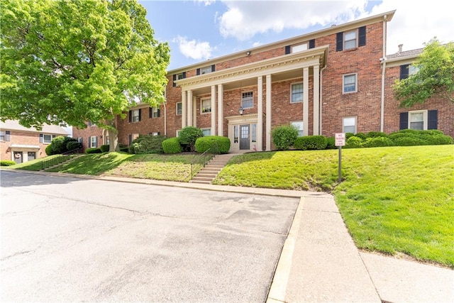 126 Jamestown Ct Unit C, Scott Twp Sal, PA 15216 - view of front facade featuring brick siding and a front lawn