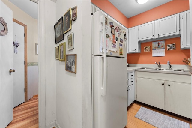 126 Jamestown Ct Unit C, Scott Twp Sal, PA 15216 - kitchen featuring freestanding refrigerator, light wood-style floors, light countertops, a sink, and white cabinetry
