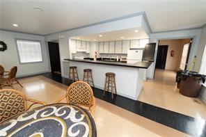 126 Jamestown Ct Unit C, Scott Twp Sal, PA 15216 - dining room with recessed lighting