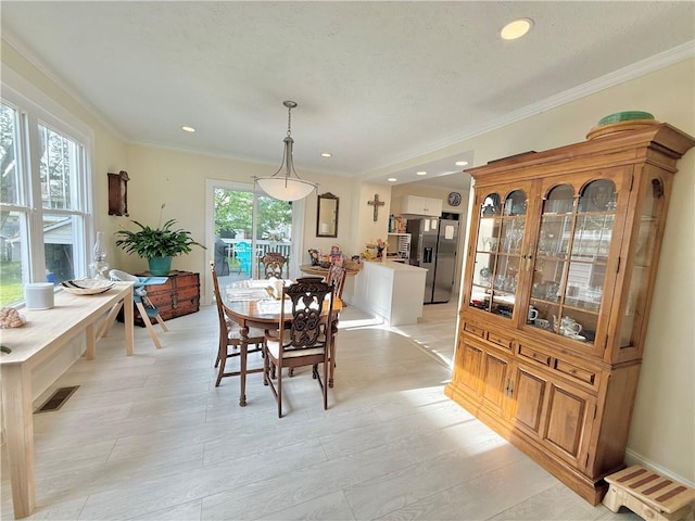 410 E Meyer Ave, New Castle/2Nd, PA 16105 - dining room featuring ornamental molding, light wood finished floors, and recessed lighting