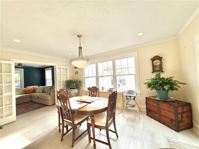 410 E Meyer Ave, New Castle/2Nd, PA 16105 - dining area with light wood-type flooring, crown molding, baseboards, and recessed lighting