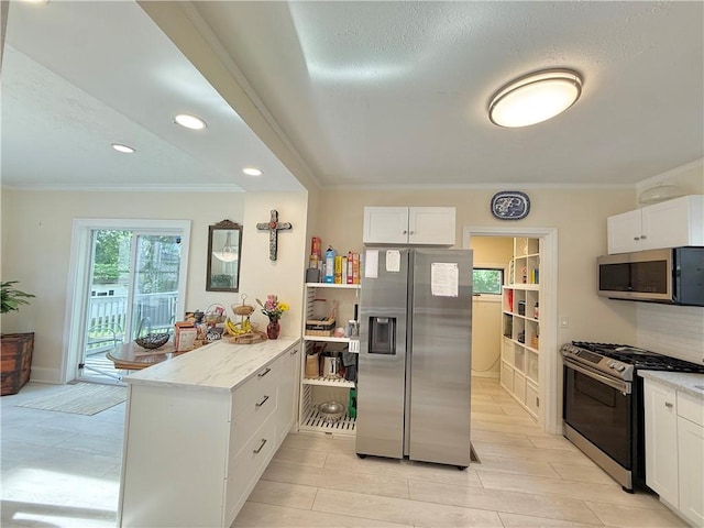 410 E Meyer Ave, New Castle/2Nd, PA 16105 - kitchen featuring stainless steel appliances, a peninsula, white cabinets, crown molding, and recessed lighting