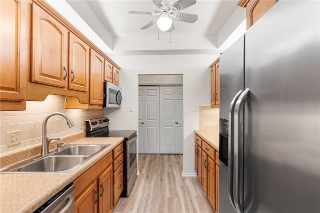 5600 Munhall Rd Unit 201, Squirrel Hill, PA 15217 - kitchen with appliances with stainless steel finishes, light wood-style flooring, a ceiling fan, tasteful backsplash, and light countertops