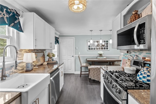 444 Tivoli Rd, Plum Boro, PA 15239 - kitchen featuring appliances with stainless steel finishes, a chandelier, a sink, tasteful backsplash, and crown molding
