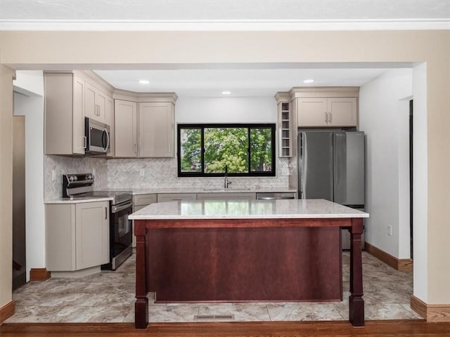 330 Center Grange Rd, Center Twp Bea, PA 15061 - kitchen featuring appliances with stainless steel finishes, baseboards, a center island, gray cabinets, and recessed lighting