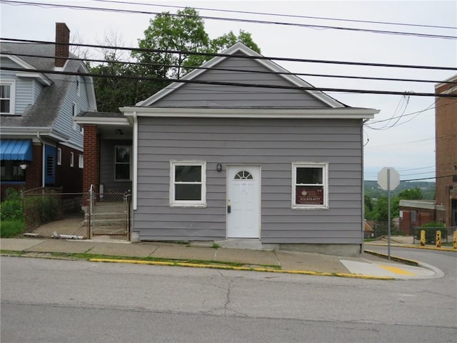 109 Parkfield St, Carrick, PA 15210 - view of front of property featuring a gate