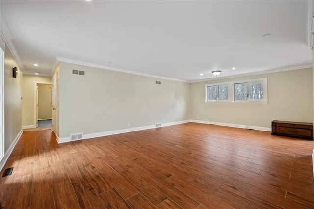 136 Wiegand Dr, Cranberry Twp, PA 16066 - empty room with wood finished floors, recessed lighting, and crown molding