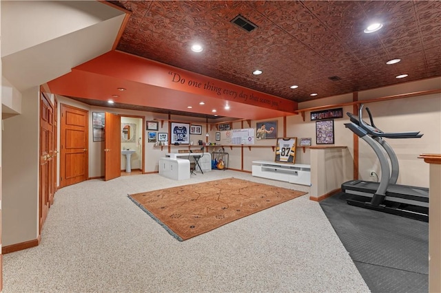 122 Hunter Dr, Cranberry Twp, PA 16066 - workout room featuring carpet floors, recessed lighting, baseboards, an ornate ceiling, and a sink