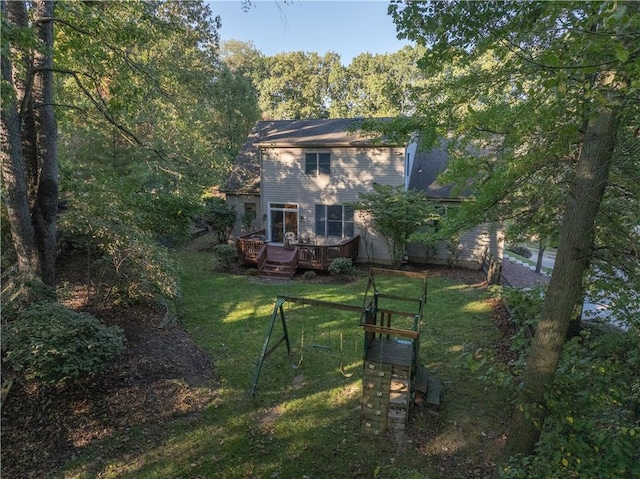 122 Hunter Dr, Cranberry Twp, PA 16066 - back of house with a lawn, a deck, and a view of trees
