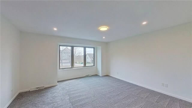 373 Cherokee Dr, Chippewa Twp, PA 15010 - carpeted empty room featuring recessed lighting and baseboards