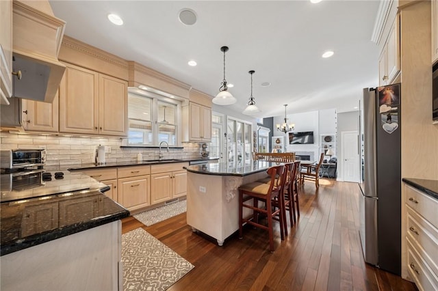 805 Saddleback Ct, Hempfield Twp Wml, PA 15601 - kitchen featuring stainless steel appliances, a sink, light brown cabinets, a chandelier, and backsplash