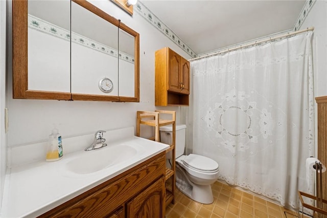 2154 Lancelot Dr, North Huntingdon, PA 15642 - full bath with toilet, vanity, and curtained shower
