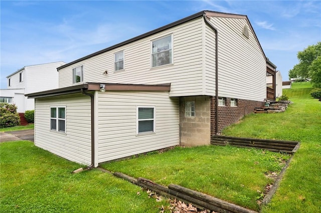 2154 Lancelot Dr, North Huntingdon, PA 15642 - rear view of house featuring a yard