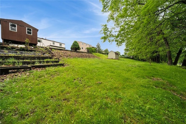 2154 Lancelot Dr, North Huntingdon, PA 15642 - view of yard