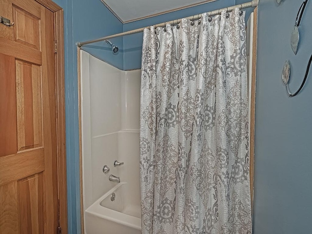 1646 Millers Run Rd, Mount Pleasant Twp Was, PA 15057 - bathroom featuring shower / tub combo with curtain