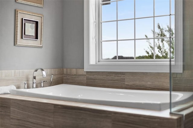 197 Wellington Cir, Peters Twp, PA 15317 - full bath with tiled tub