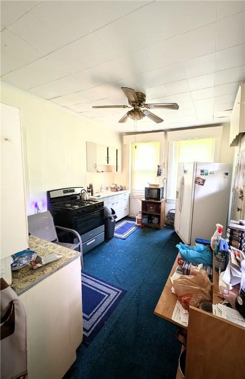 3200 Central Ave, Marshall Shadeland, PA 15212 - carpeted living room featuring a ceiling fan