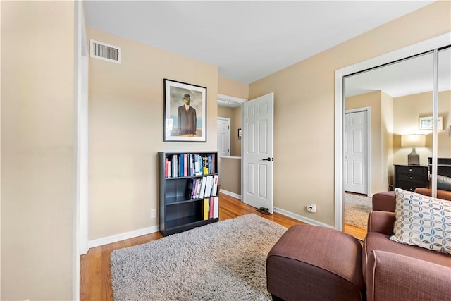 140 Jamestown Ct, Scott Twp Sal, PA 15216 - living area featuring light wood-style floors and baseboards