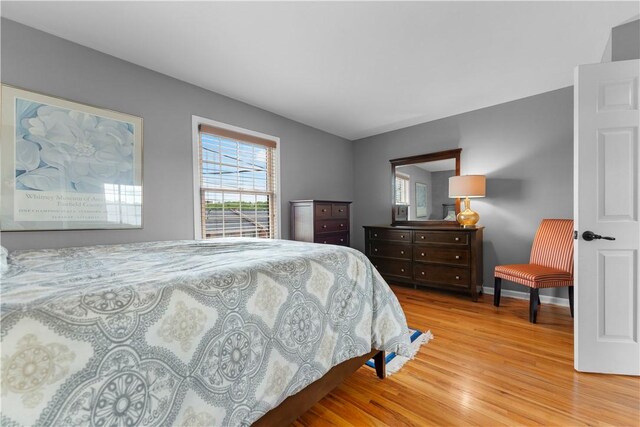 140 Jamestown Ct, Scott Twp Sal, PA 15216 - bedroom featuring light wood-style flooring and baseboards