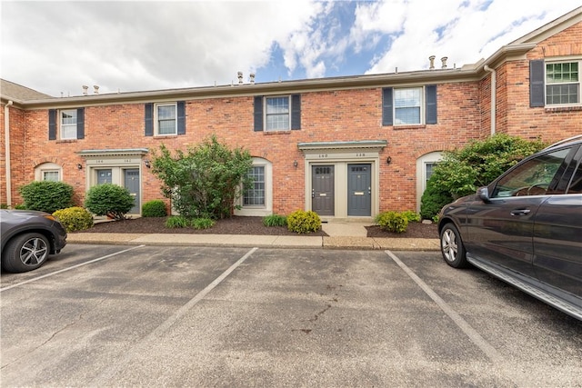 140 Jamestown Ct, Scott Twp Sal, PA 15216 - townhome / multi-family property with uncovered parking and brick siding