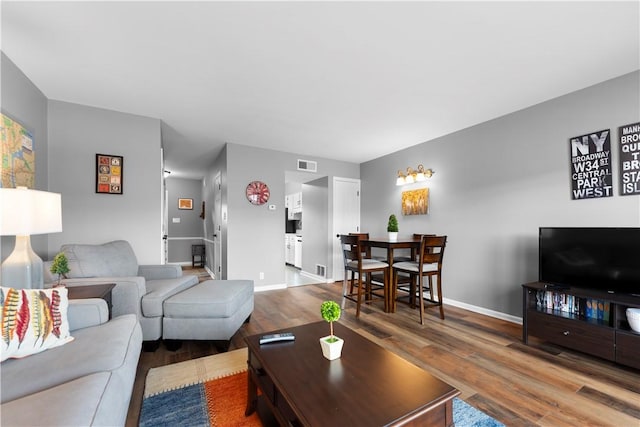 140 Jamestown Ct, Scott Twp Sal, PA 15216 - living area featuring wood finished floors and baseboards