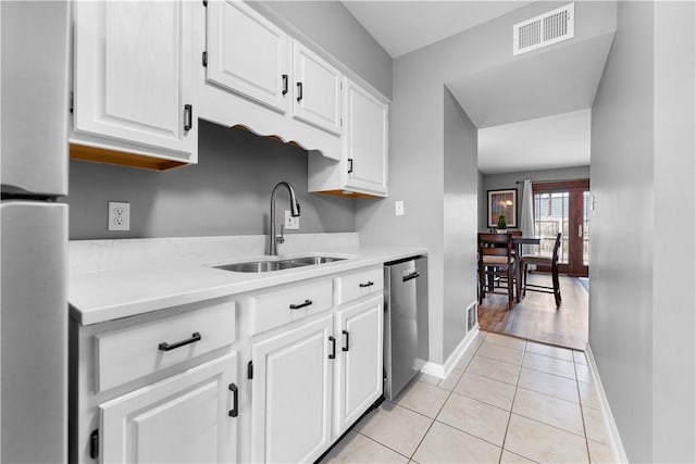 140 Jamestown Ct, Scott Twp Sal, PA 15216 - kitchen featuring a sink, appliances with stainless steel finishes, light countertops, light tile patterned floors, and baseboards