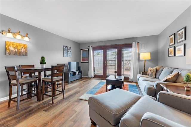 140 Jamestown Ct, Scott Twp Sal, PA 15216 - living room featuring wood finished floors and baseboards