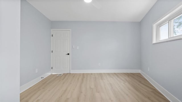 5437 Rosetta St, Garfield, PA 15206 - empty room with light wood-style flooring and a ceiling fan
