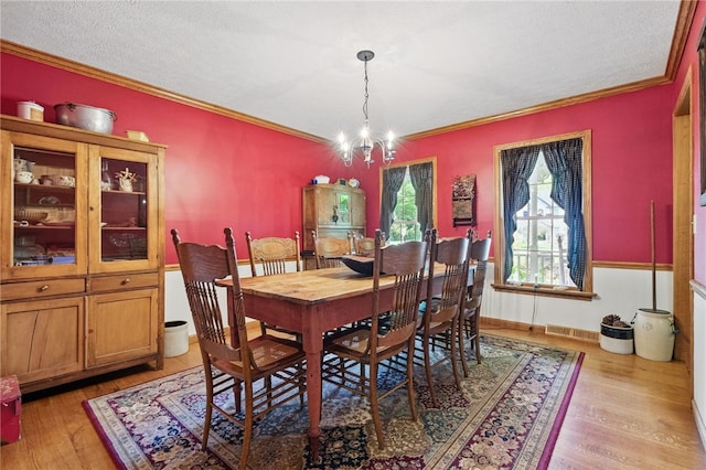 150 Greenfield Rd, Neshannock Twp, PA 16105 - dining room featuring light wood-style floors, crown molding, a chandelier, and a textured ceiling