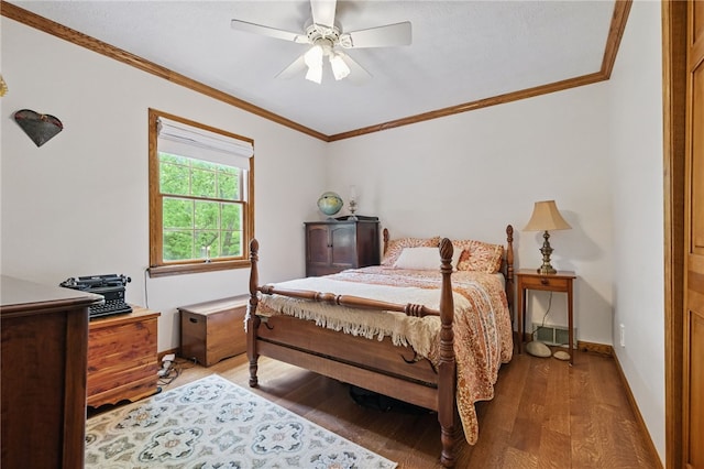 150 Greenfield Rd, Neshannock Twp, PA 16105 - bedroom featuring wood finished floors, ornamental molding, a ceiling fan, and baseboards