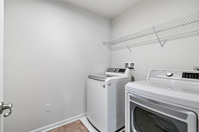 3017 Pelican Dr, Middlesex Twp, PA 16059 - laundry area with washing machine and clothes dryer and baseboards