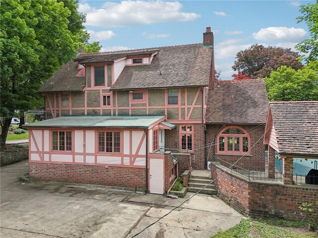 421 E Moody Ave, New Castle/2Nd, PA 16105 - view of front of home featuring a chimney and stucco siding
