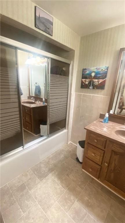 1303 Forest Ave, New Kensington, PA 15068 - full bath with vanity