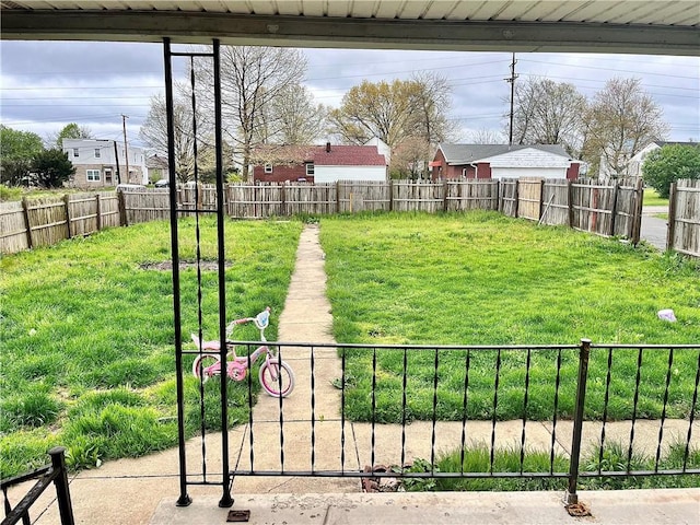 300 Beechwood Ave, Farrell, PA 16121 - view of yard