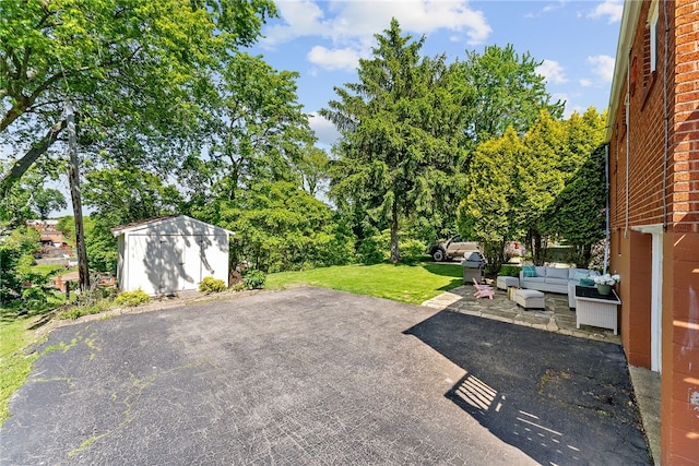 5101 Azalea Dr, Whitehall, PA 15236 - view of patio with an outdoor hangout area