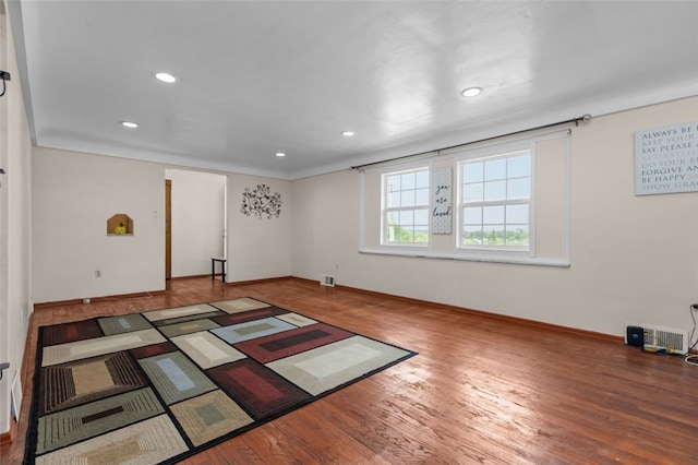 1105 Greentree Rd, Green Tree, PA 15220 - empty room featuring wood finished floors, baseboards, and recessed lighting