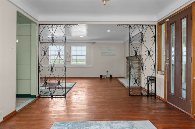 1105 Greentree Rd, Green Tree, PA 15220 - foyer entrance with wood finished floors, baseboards, and recessed lighting
