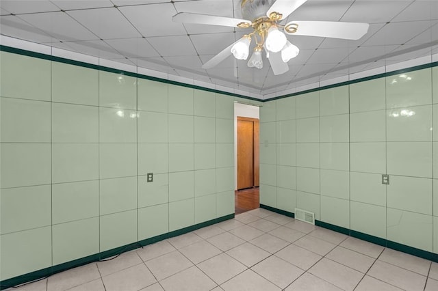 1105 Greentree Rd, Green Tree, PA 15220 - empty room featuring a ceiling fan, tile walls, and light tile patterned floors